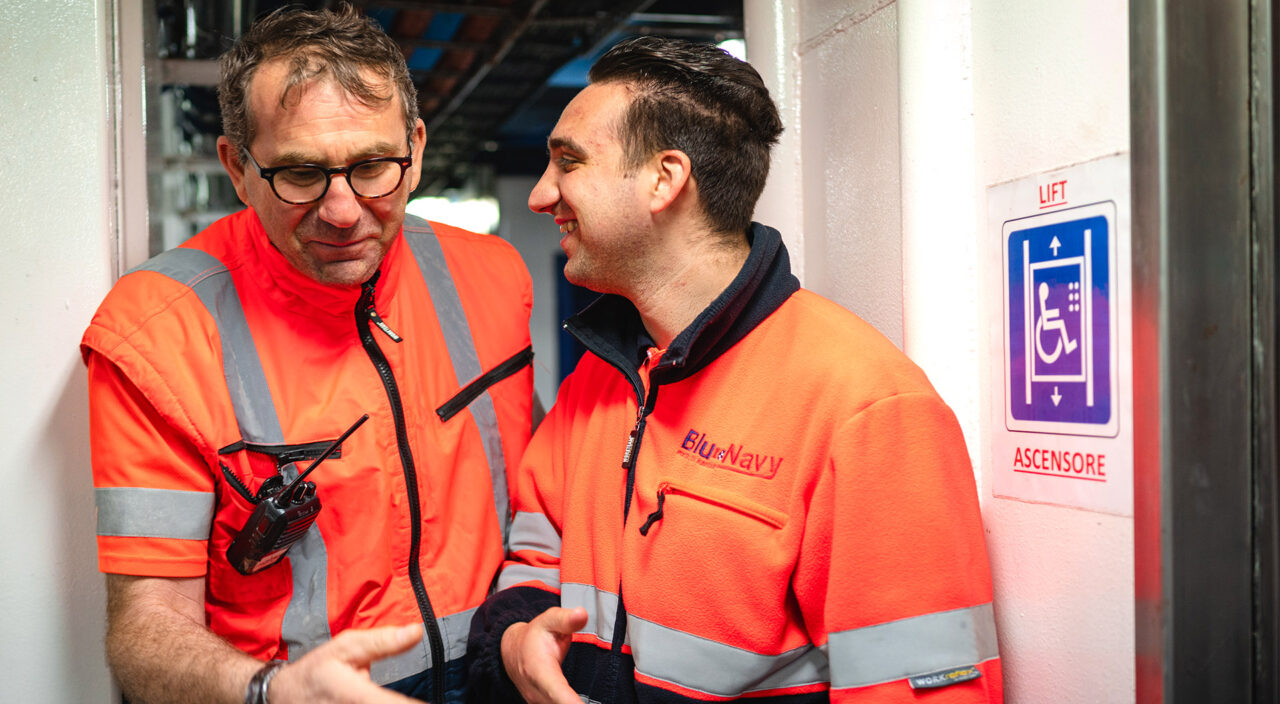 Aiuto ascensore assistenti Blu Navu