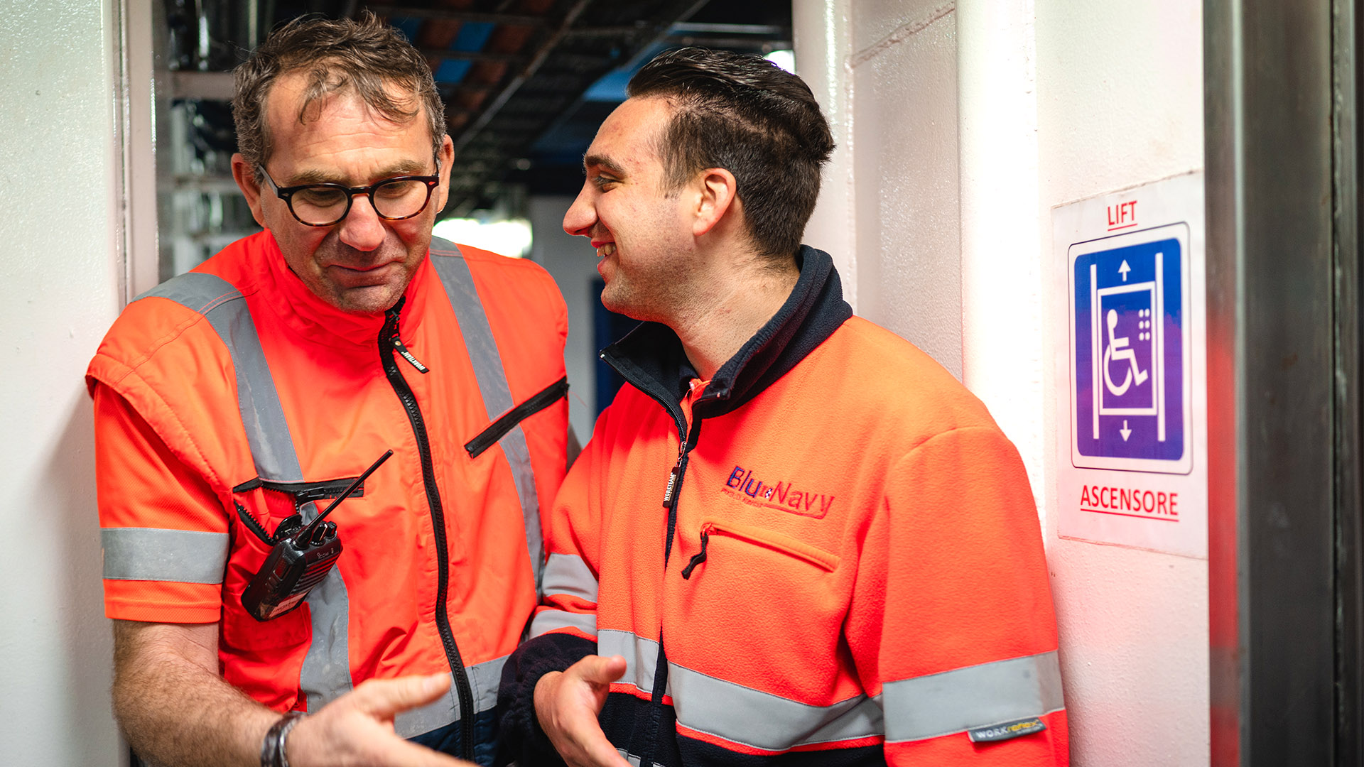 Aiuto ascensore assistenti Blu Navu