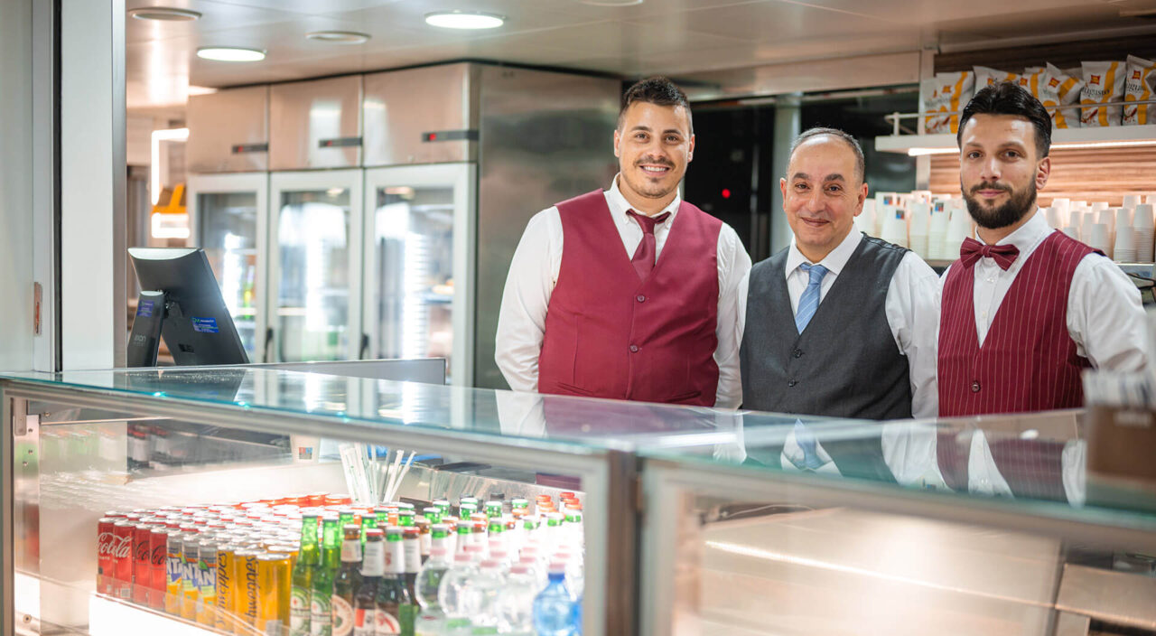 Baristi al servizio Blu Navy Traghetti