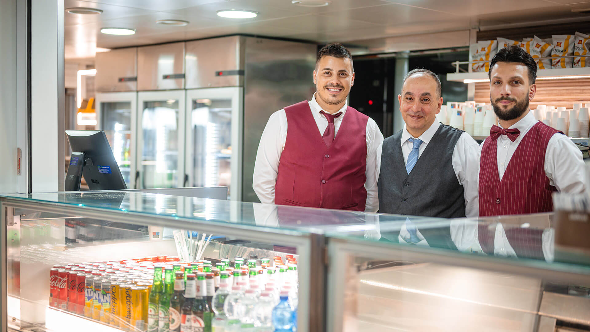 Baristi al servizio Blu Navy Traghetti