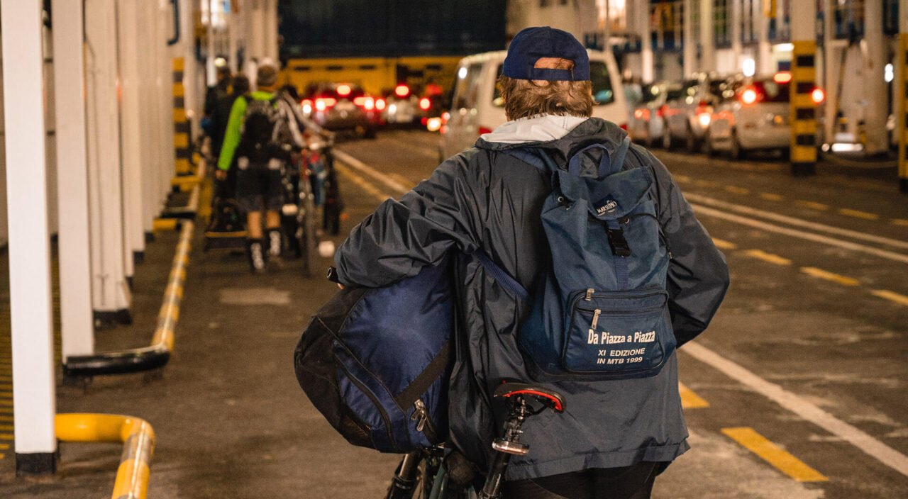Biciclette garage su traghetto Piombino per Elba