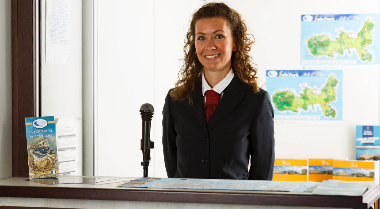 Hostess Blu Navy Traghetti su nave Acciarello