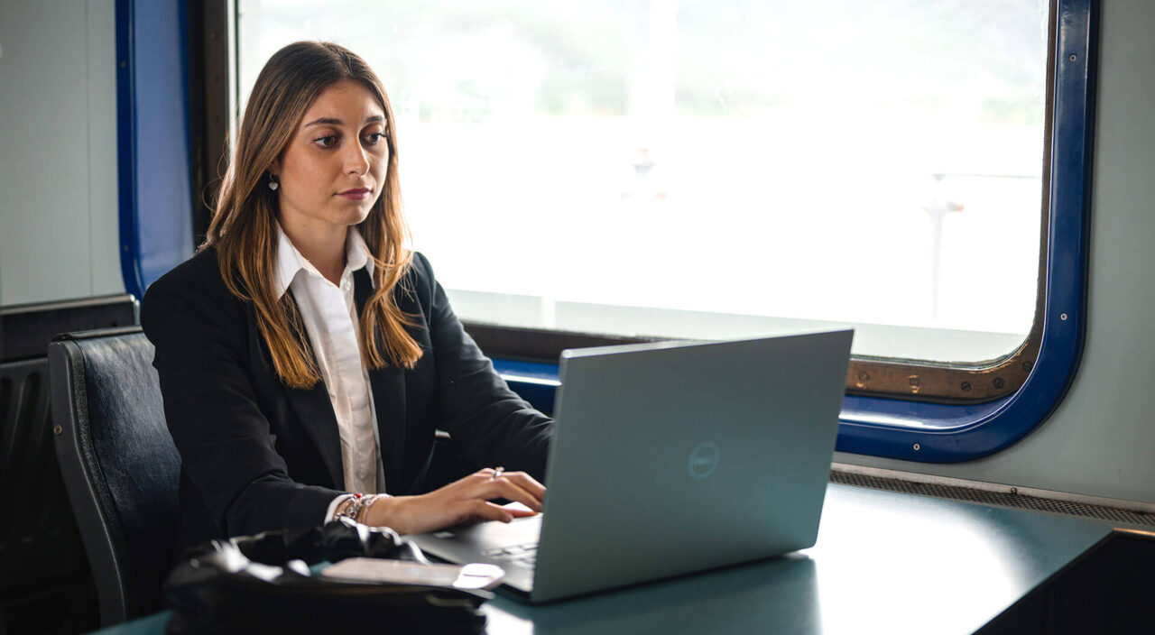 Lavorare con vista Isola Elba su traghetto Blu Navy