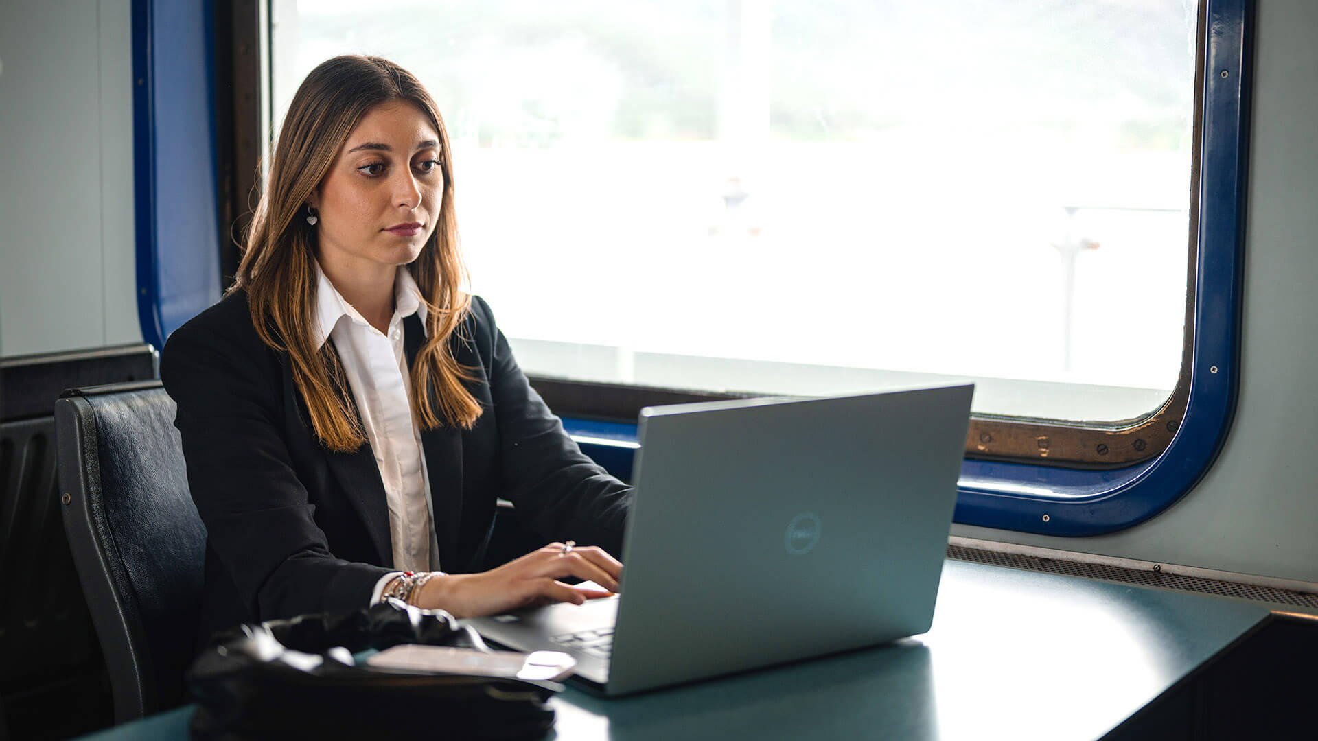 Lavorare con vista Isola Elba su traghetto Blu Navy
