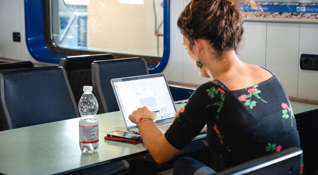 Lavoro con pc traghetto isola Elba Blu Navy