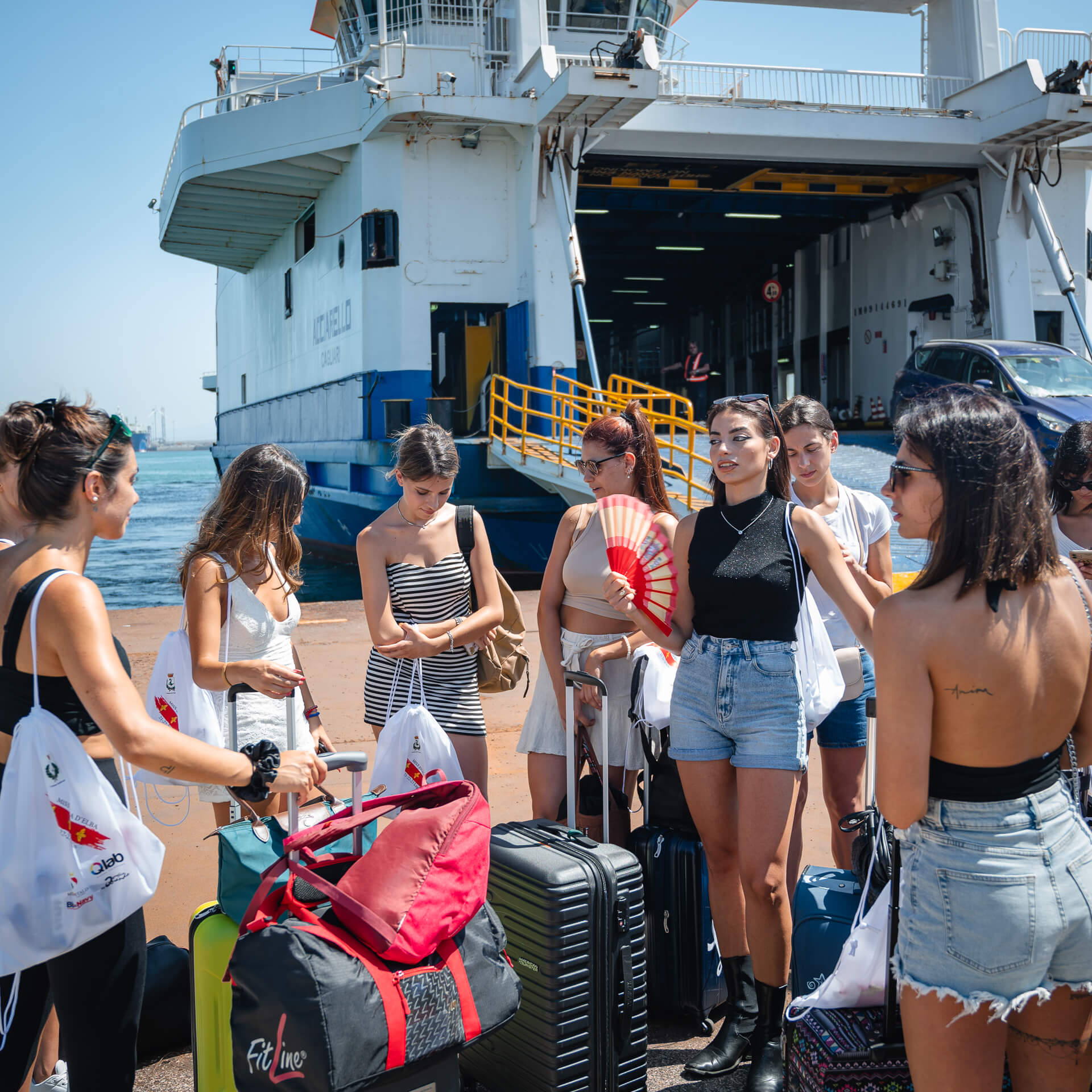 Gruppo di Modelle Miss Italia 2023 Elba con Blu Navy Traghetti