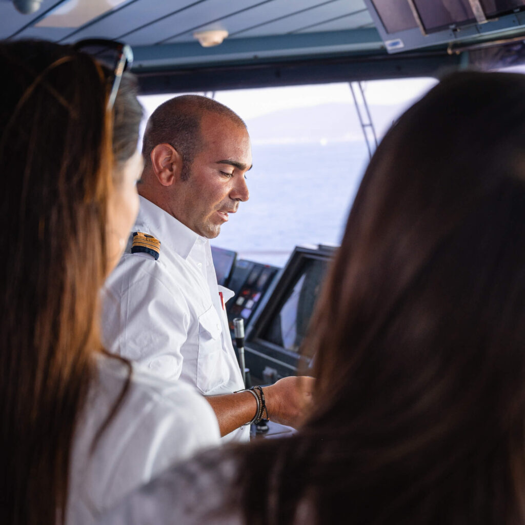 Comandante con modelle Miss Italia 2023 Elba