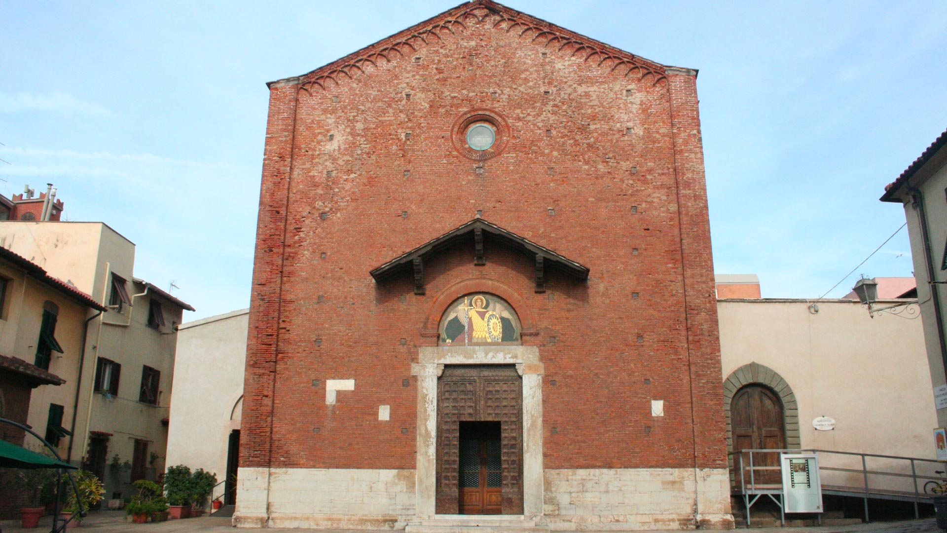 Piombino chiesa sant antimo Elba con Blu Navy