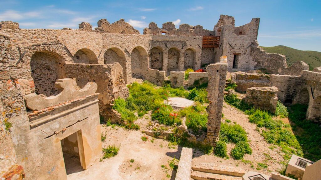 Piombino museo del castello Elba con Blu Navy