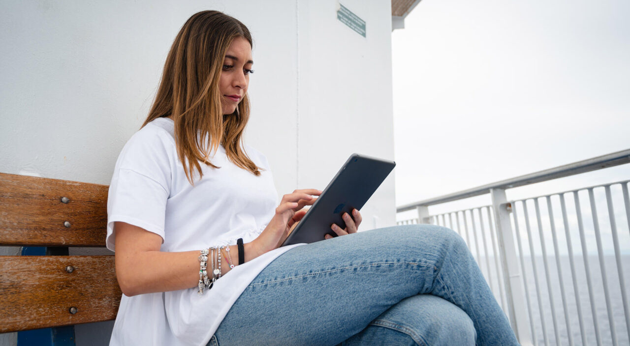 Relax lettura kindle a bordo traghetto Blu Navy per Isola Elba