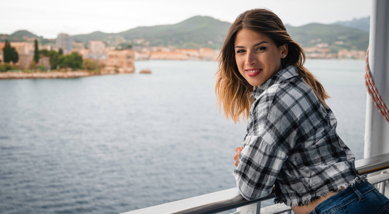 Spazi aperti vista isola elva traghetto Blu Navy