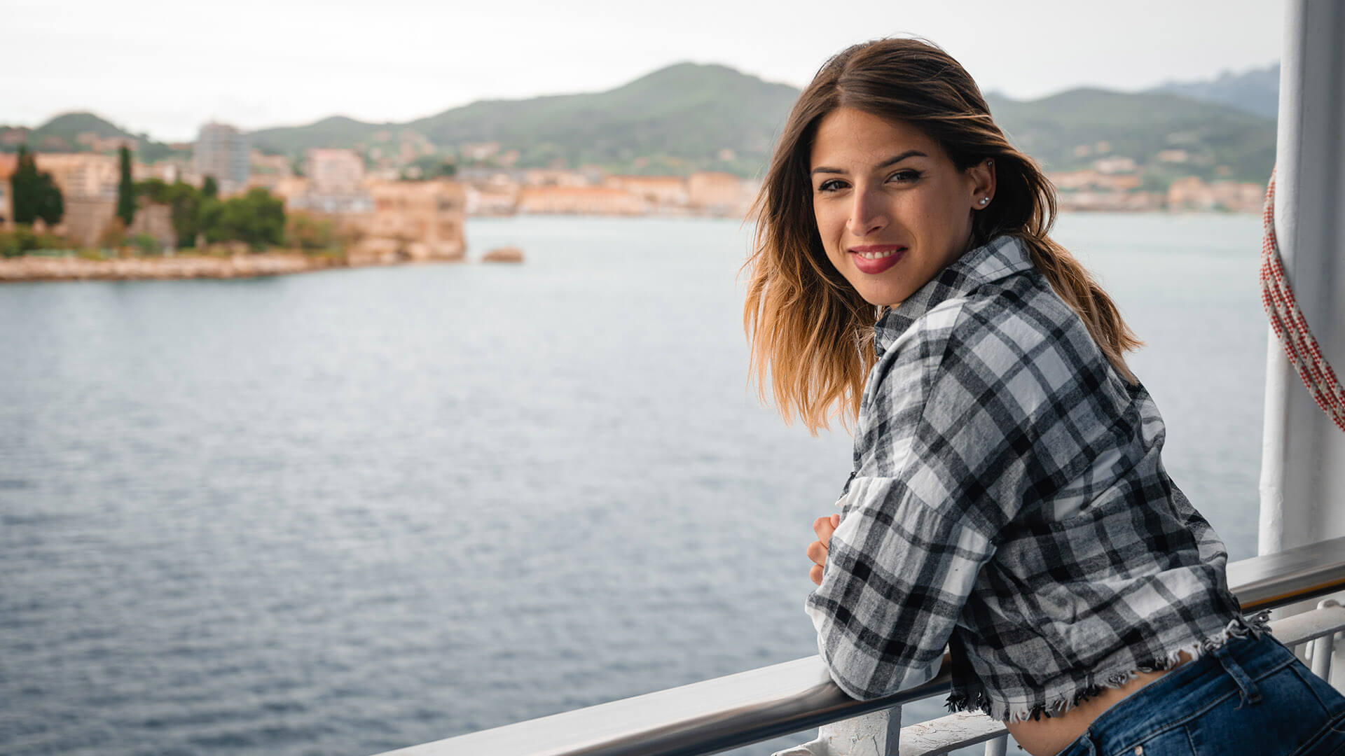 Spazi aperti vista isola elva traghetto Blu Navy