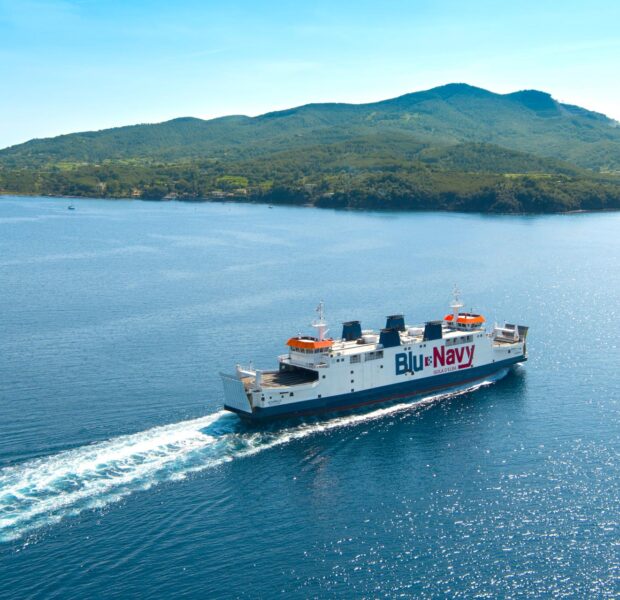 Traghetto Blu Navy Tratta Piombino Elba