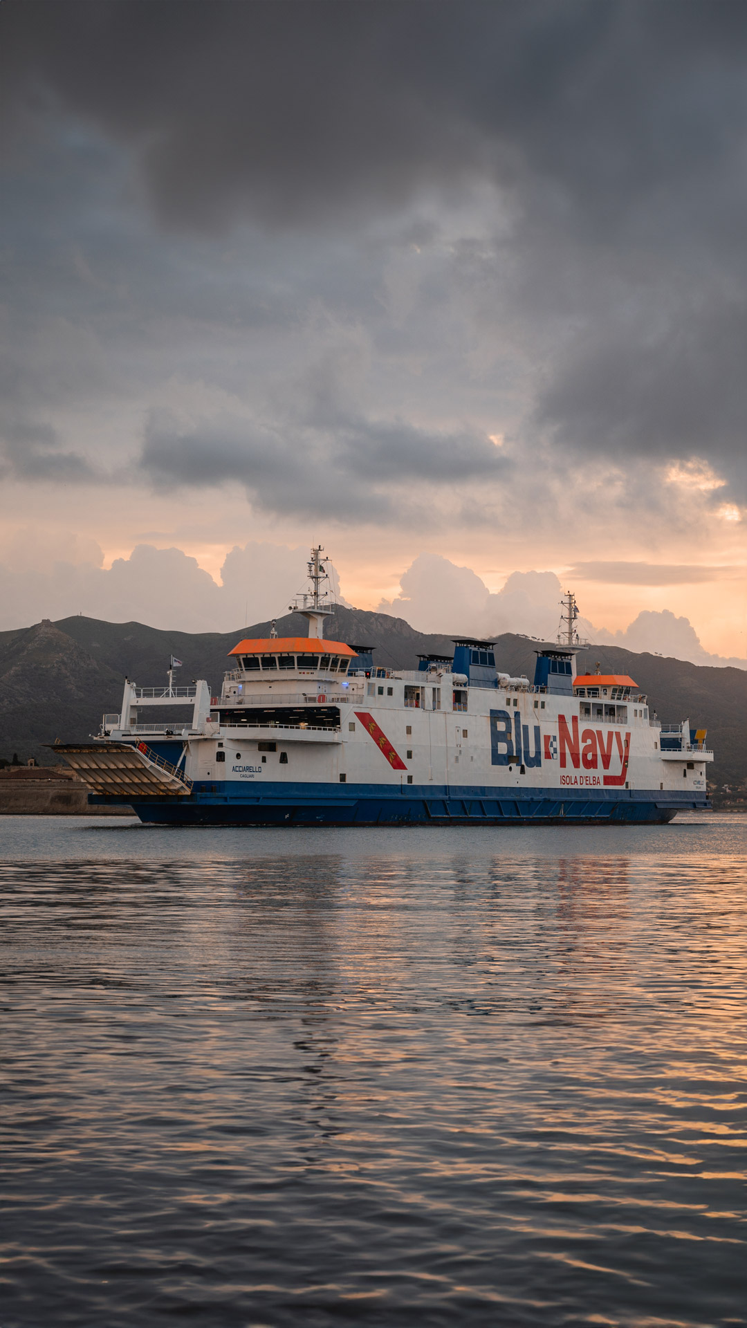 Traghetto Acciarello attracco all'isola d'Elba
