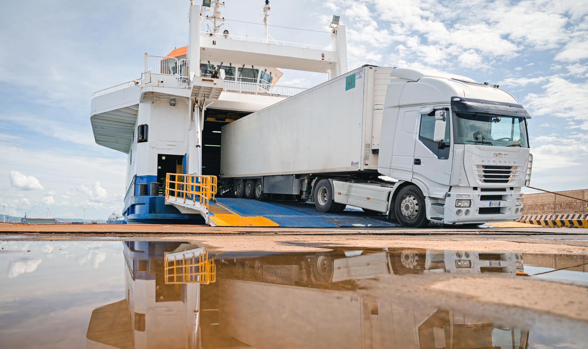 Trasporto Merci Con Blu Navy