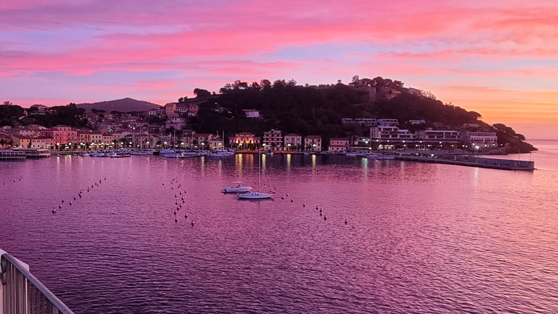 bel tramonto hotel con BluNavy traghetti