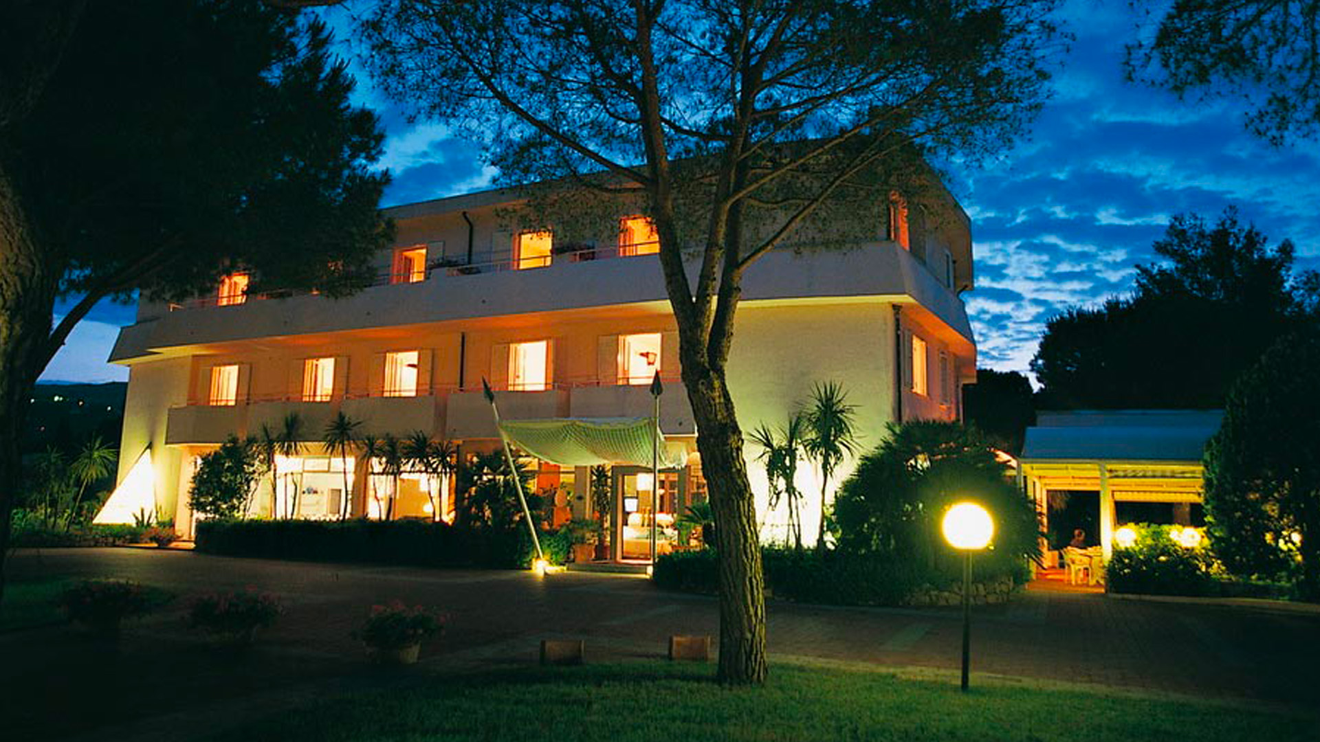 hotel dei coralli con BluNavy traghetti