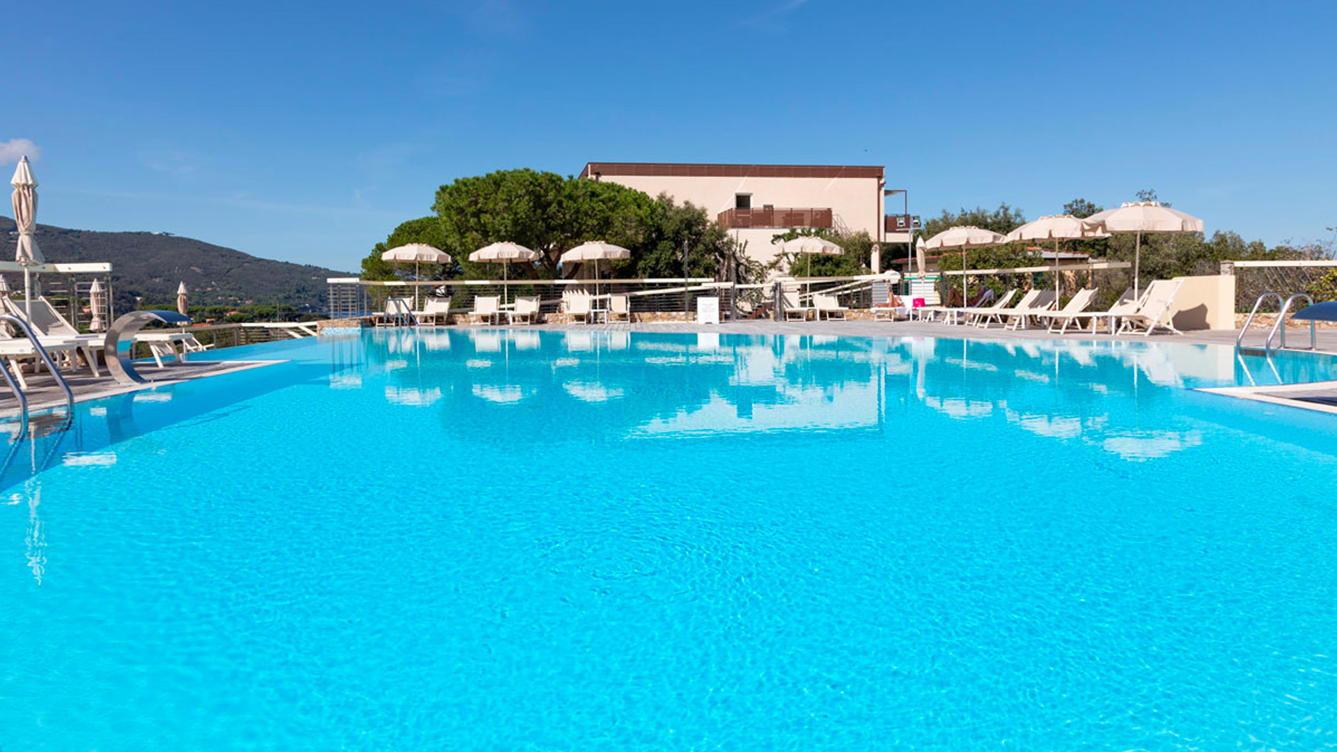 hotel la perla del golfo con BluNavy traghetti