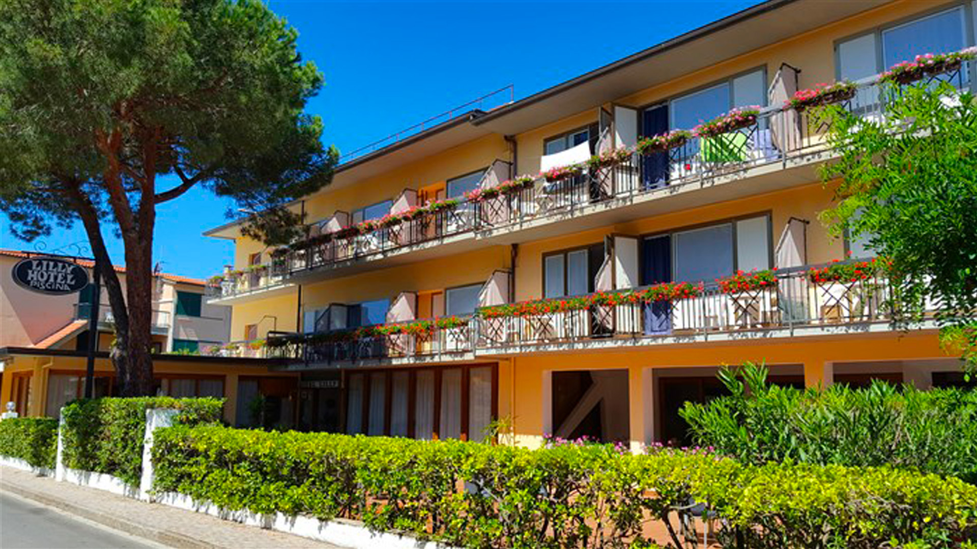 hotel lilly con BluNavy traghetti