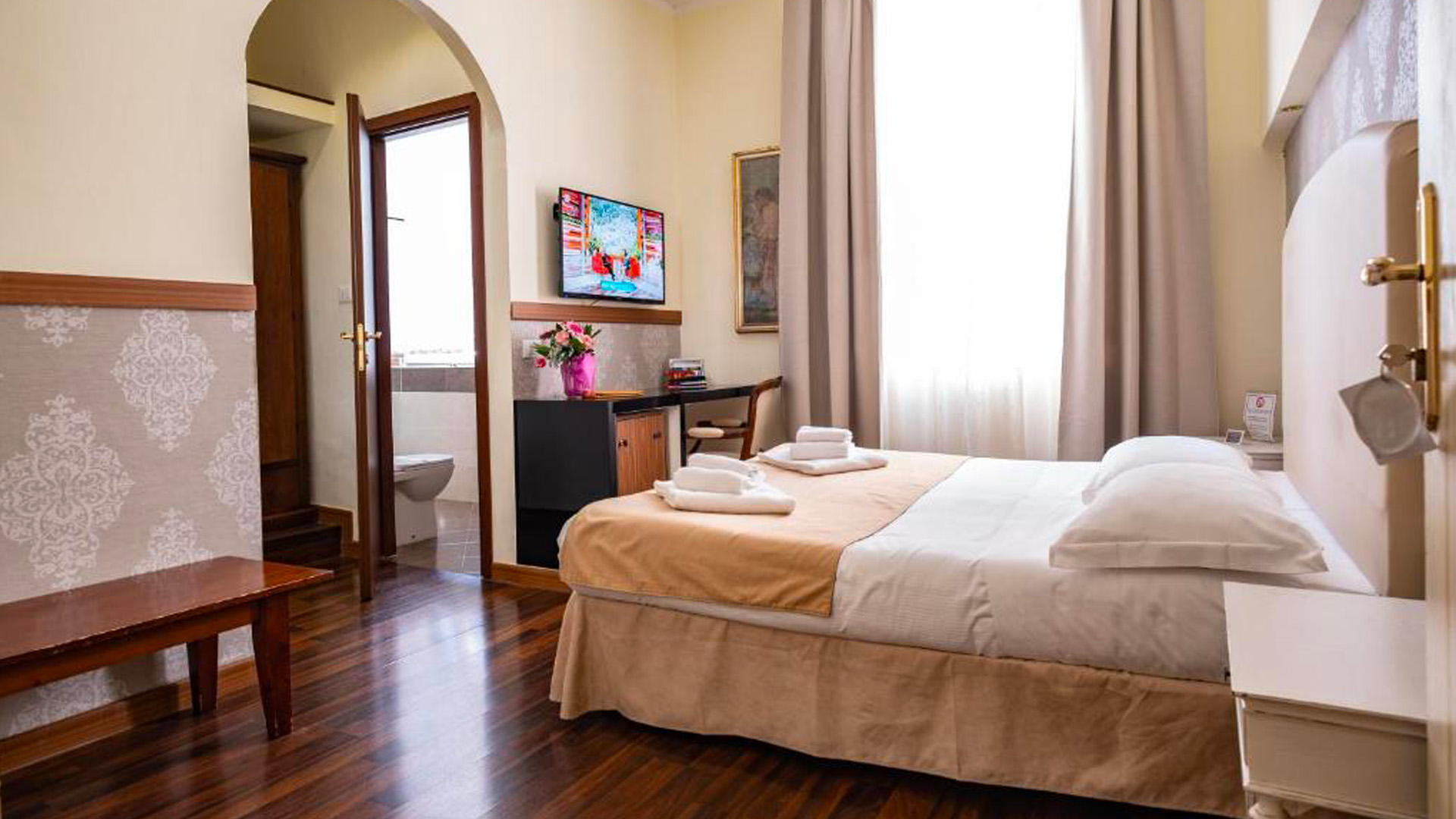 hotel moderno con BluNavy traghetti