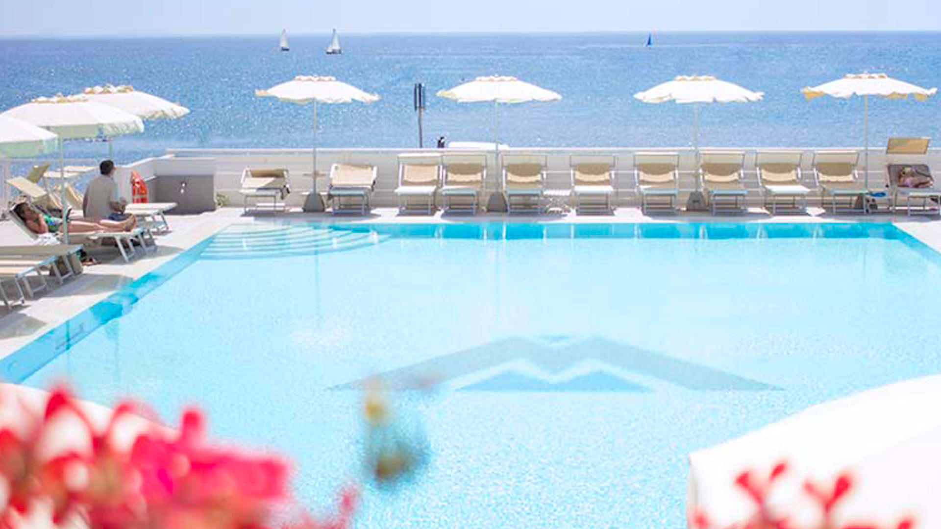 hotel montecristo con BluNavy traghetti