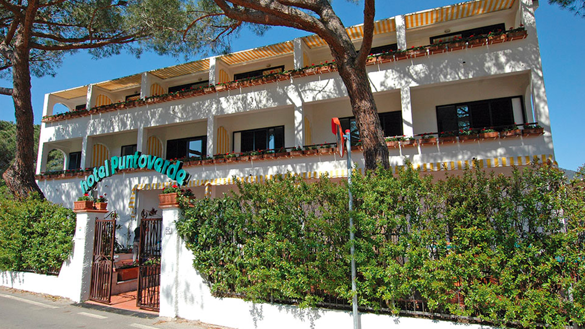 hotel punto verde con BluNavy traghetti