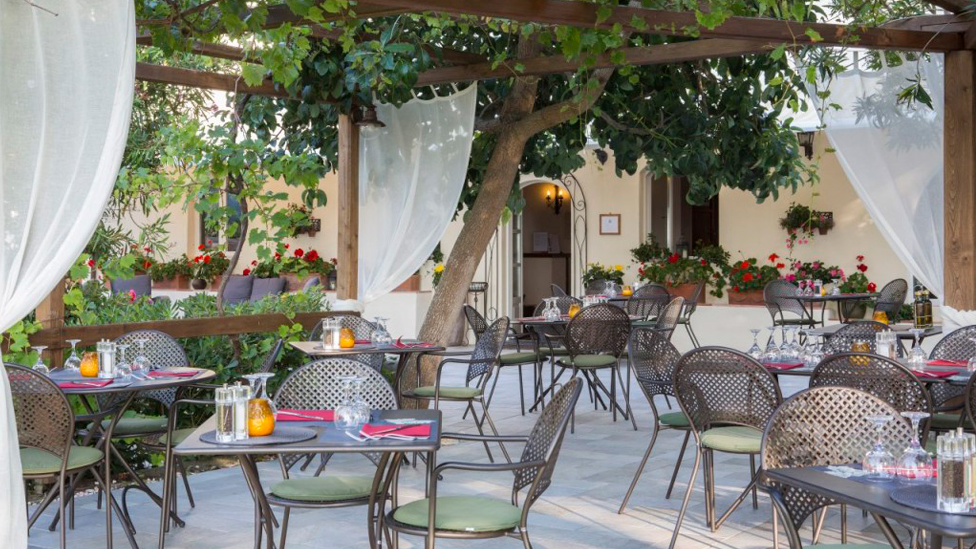 hotel santo stefano con BluNavy traghetti