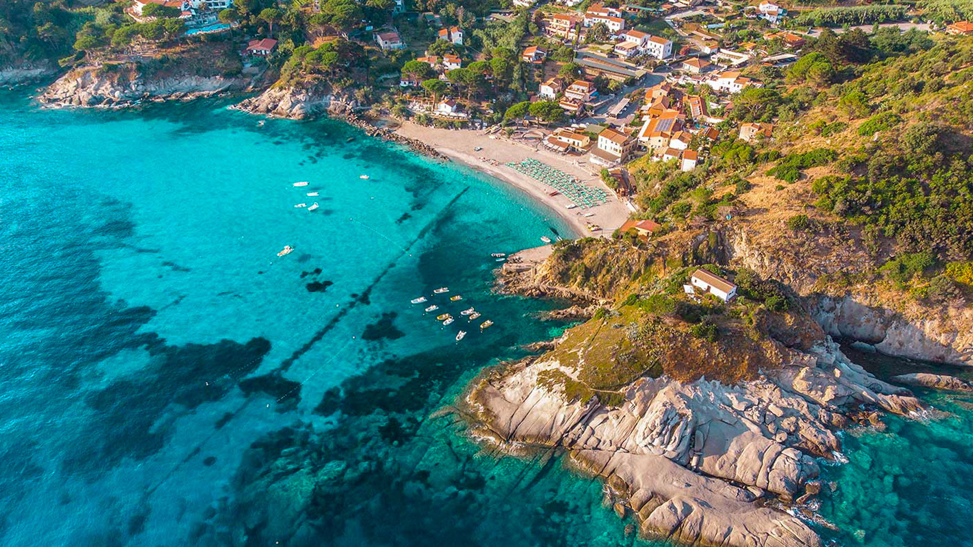 hotel yacht club con BluNavy traghetti