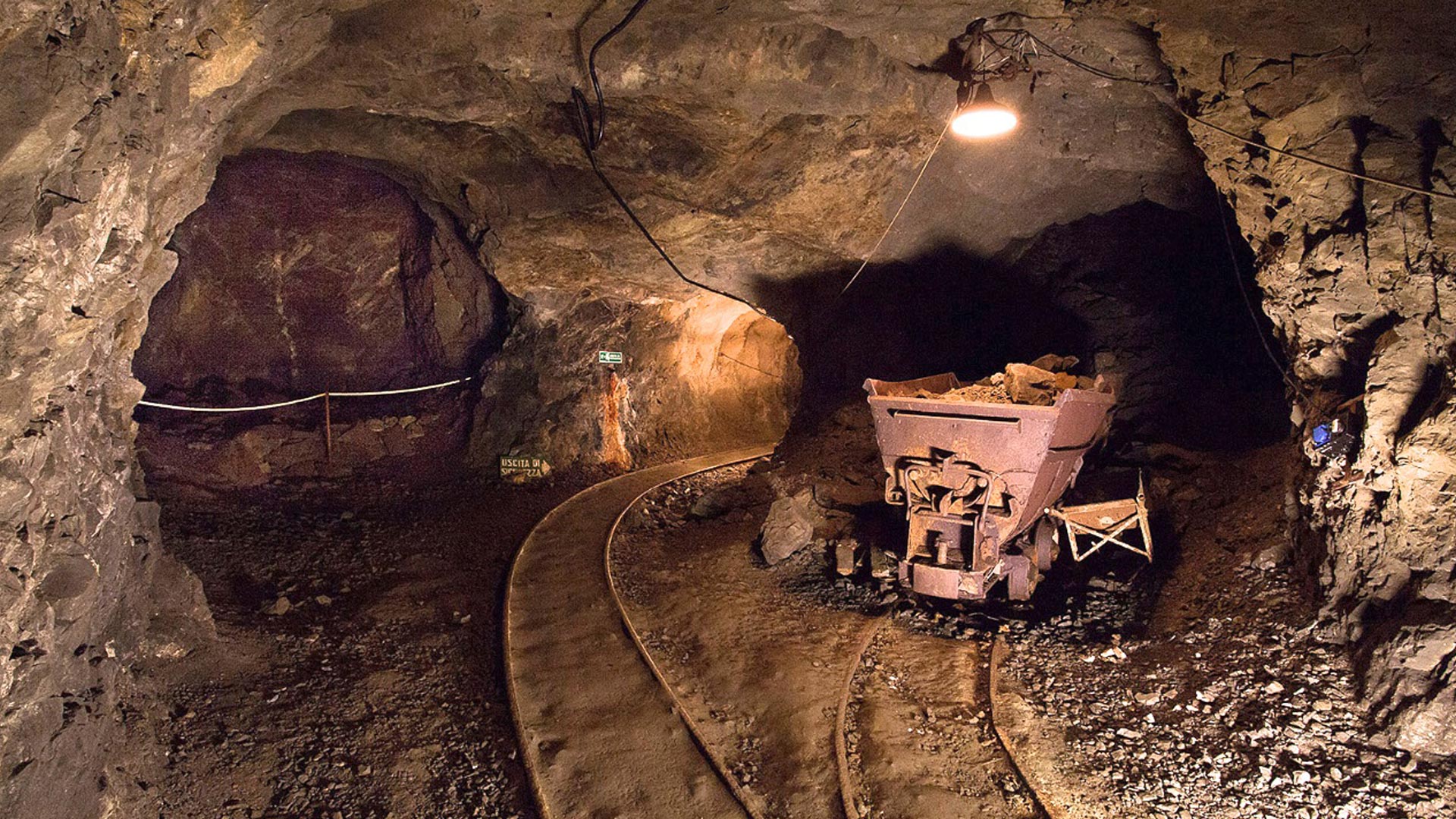 la piccola miniera Elba con Blu Navy