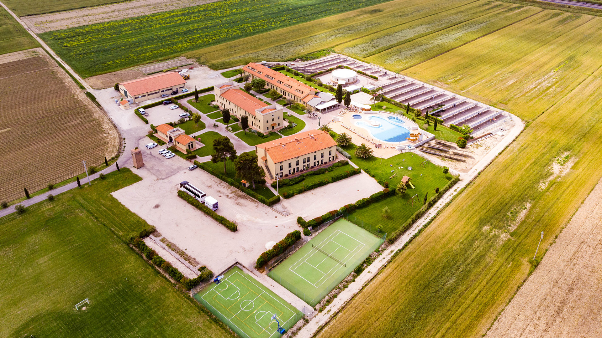 salvapiano resort con BluNavy traghetti