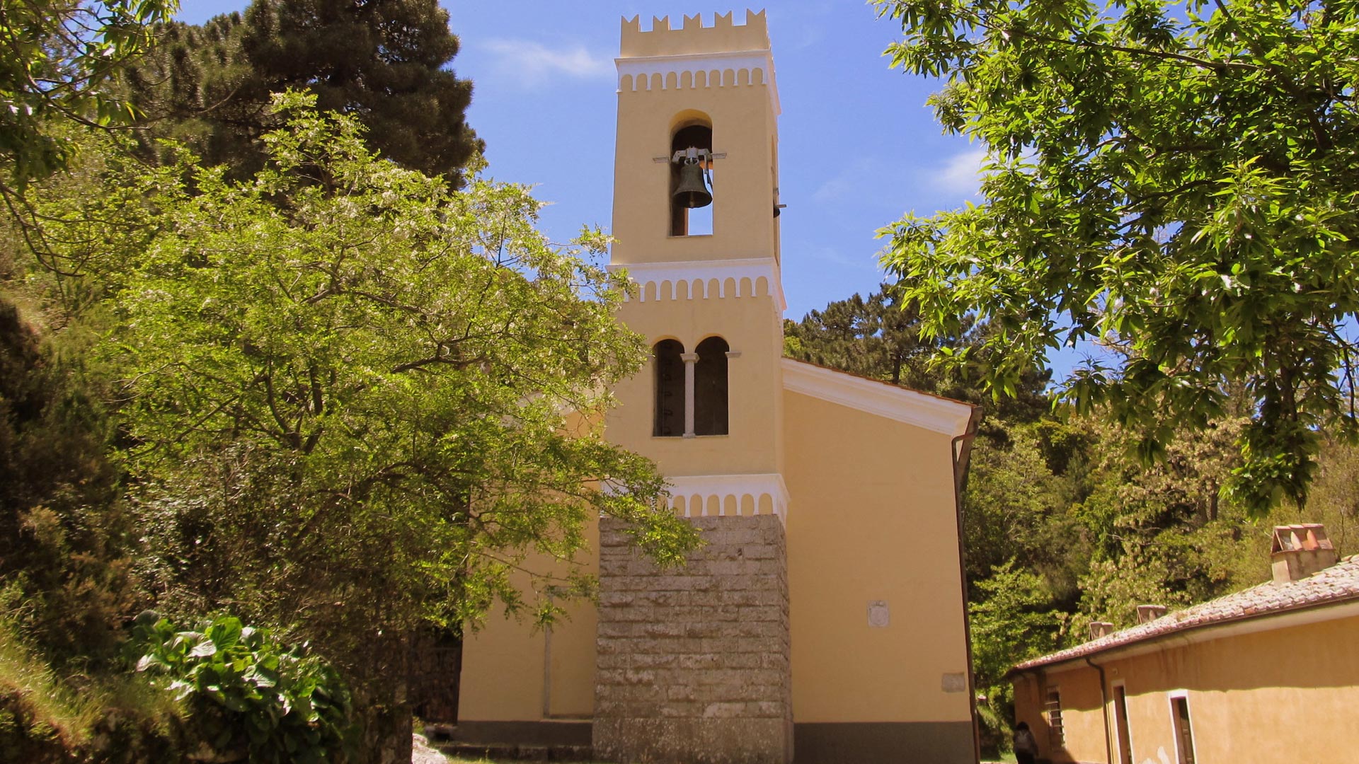 santuario della madonna del monte Elba con Blu Navy