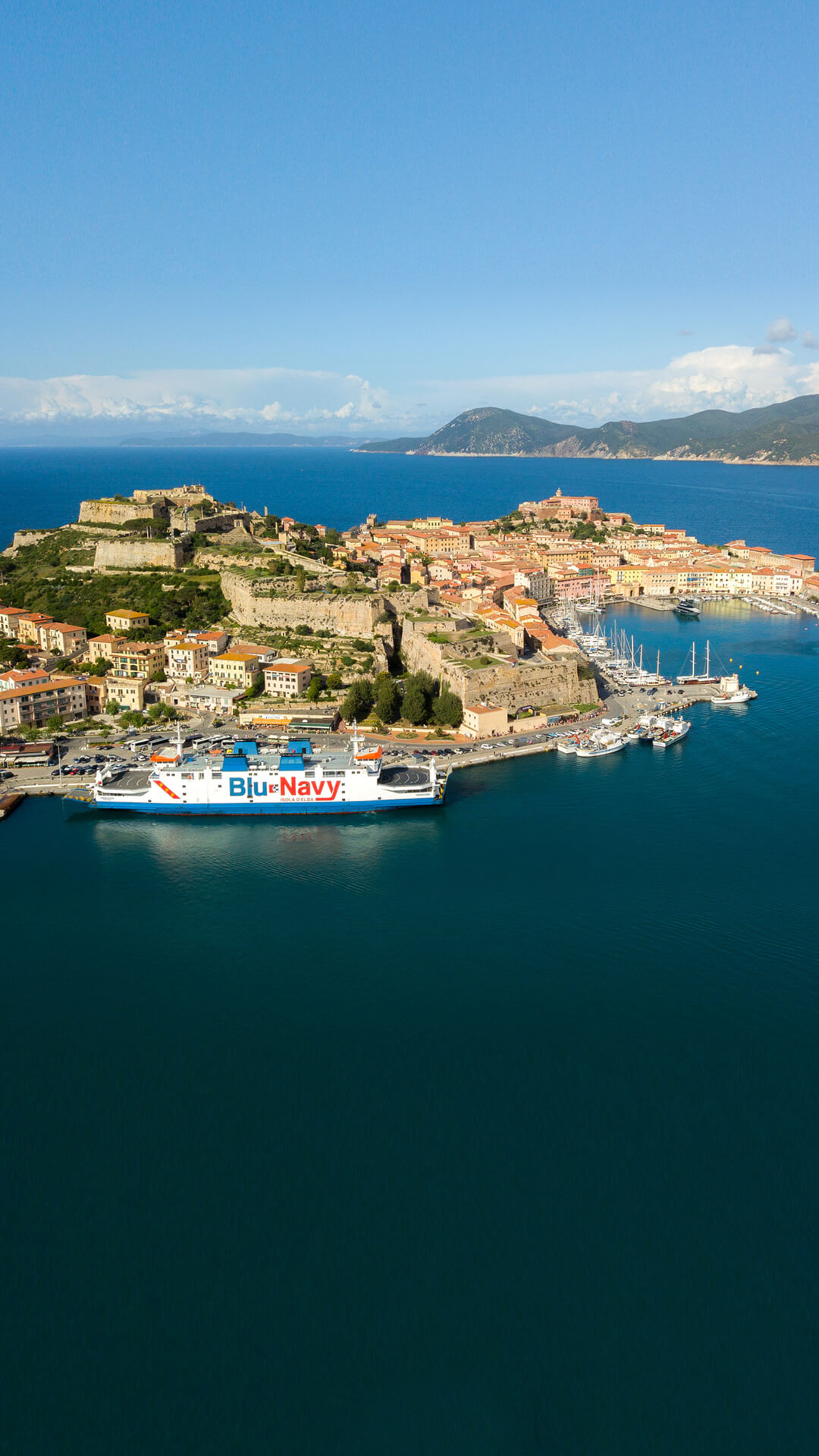 traghetto Blu Navy per Isola Elba